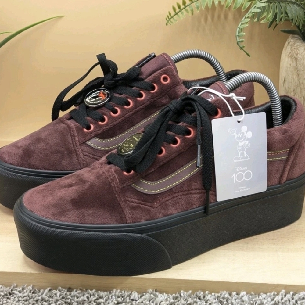 New Vans x Disney Old Skool Stackform Shoes in Burgundy Velvet Women’s Size 8